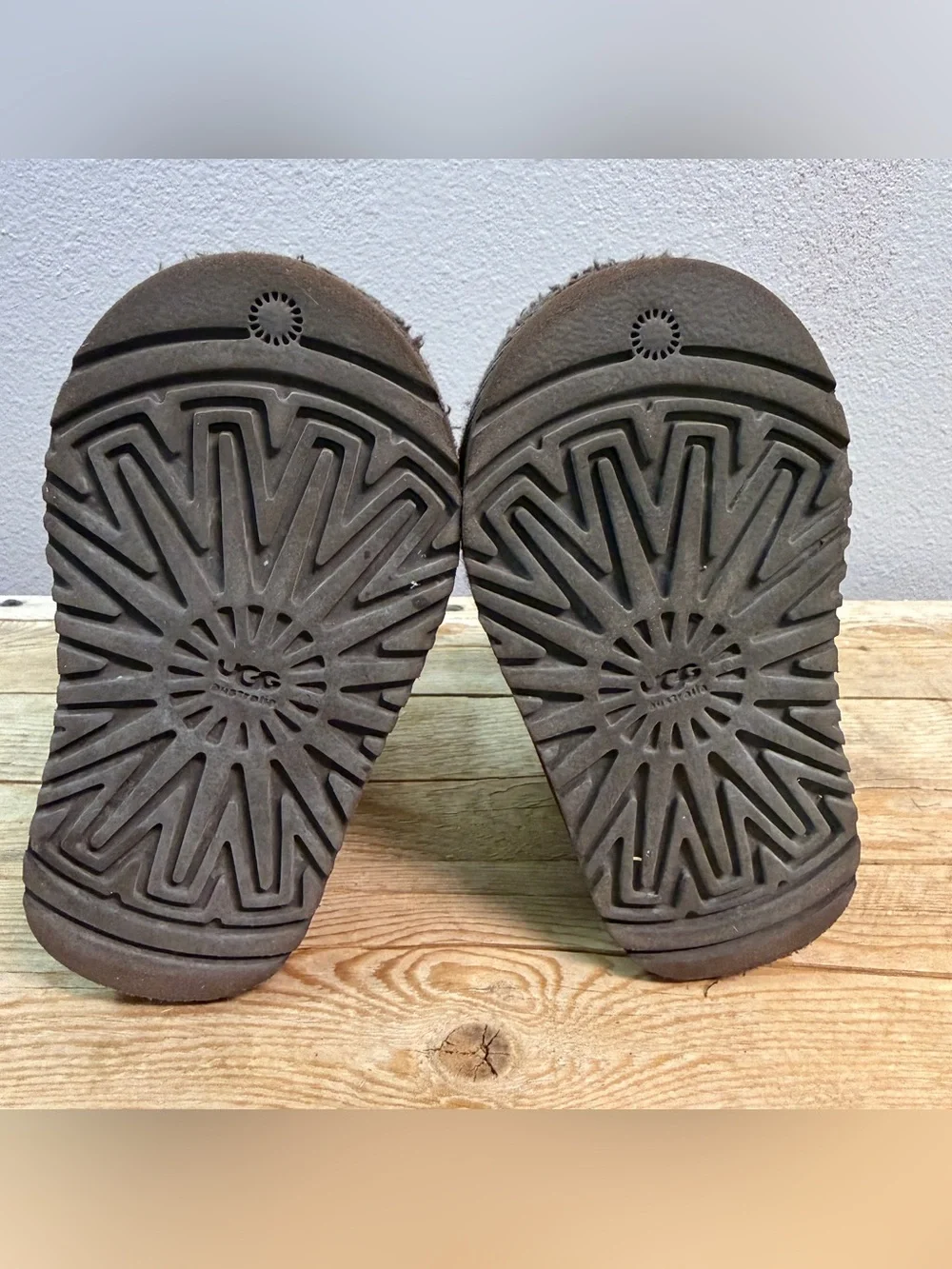 Girls UGG warm cozy boots size US 6